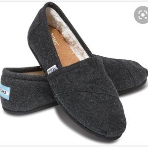 Cozy Toms. Size 10.